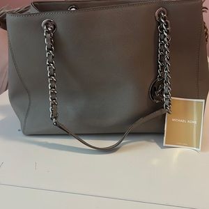 MICHAEL KORS Grey Shoulder bag like new condition.